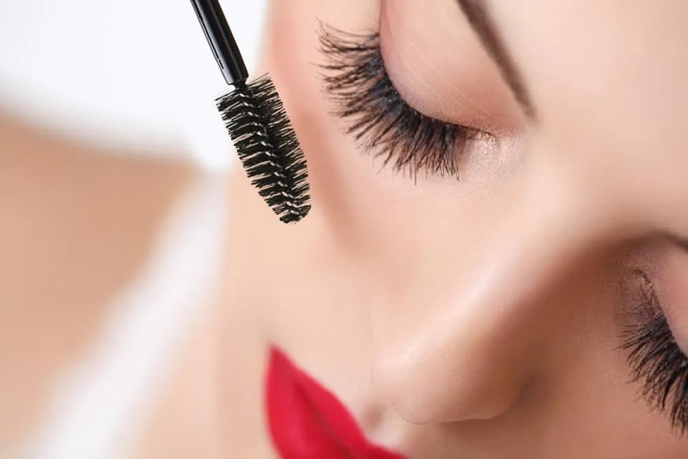 EASY ON THE EYES Sensitive Eye Mascara By Beautify Beauties - Hypoallergenic Mascara For Contact Lens Wearers – Non-irritating, Fragrance-free Mascara For Natural Looking Lashes- 0.35 oz (Navy)